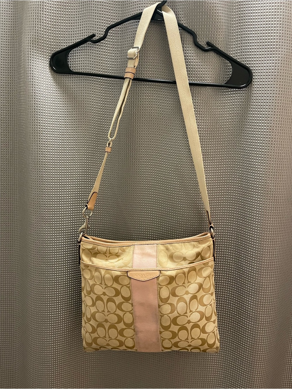 Unique Coach Signature Canvas Crossbody Shoulder Bag in Beige and Pink